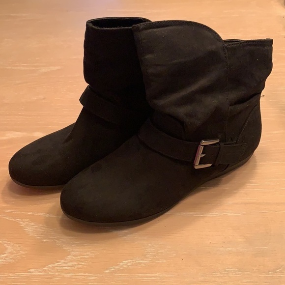 Women’s True Craft Black Micro “Addison” booties - Picture 2 of 8